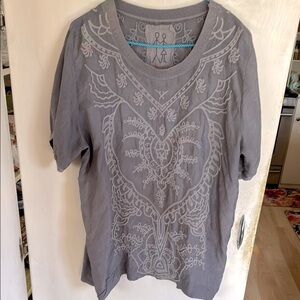 JOHNNY WAS Grey Embroidered Tunic/ Top in SZ Large! Never Worn!